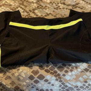 Xersion Capri Workout Leggings